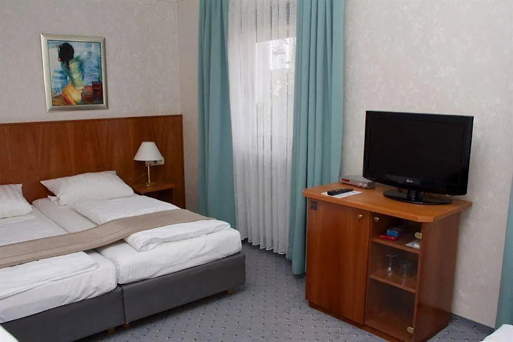 Hotel Cristal Neurenberg 3*,
